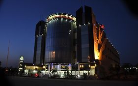 Al Bustan Crown Hotel 2