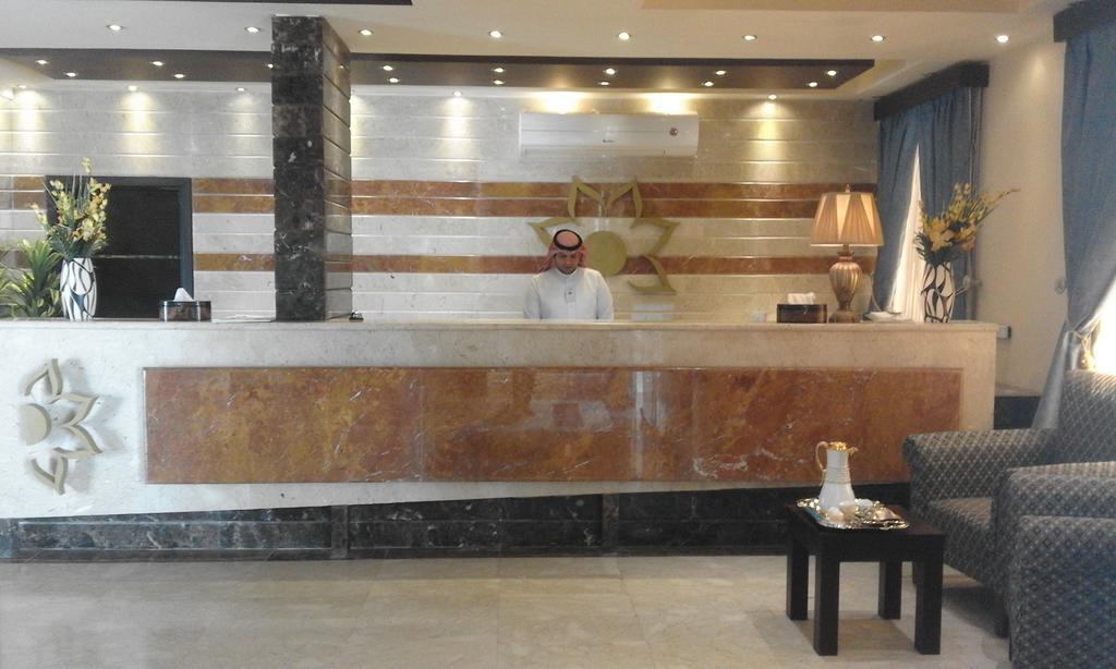 Al Bustan Crown Hotel 2 Arar Dış mekan fotoğraf